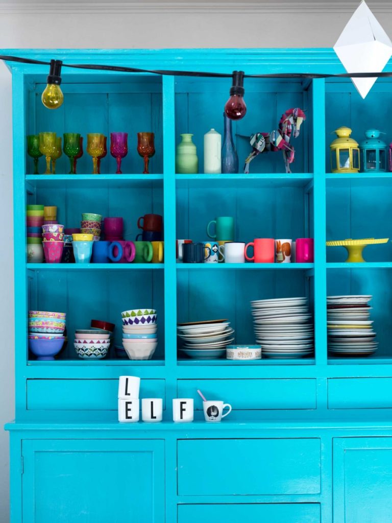 armoire bleue vaisselle