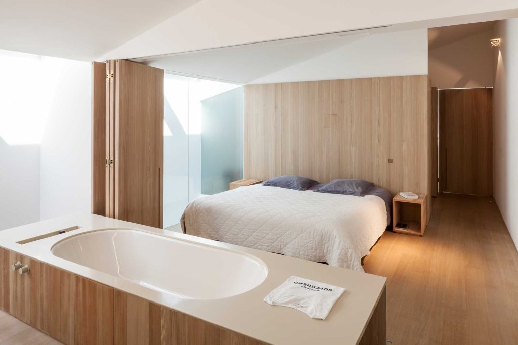 slaapkamer badkamer hout